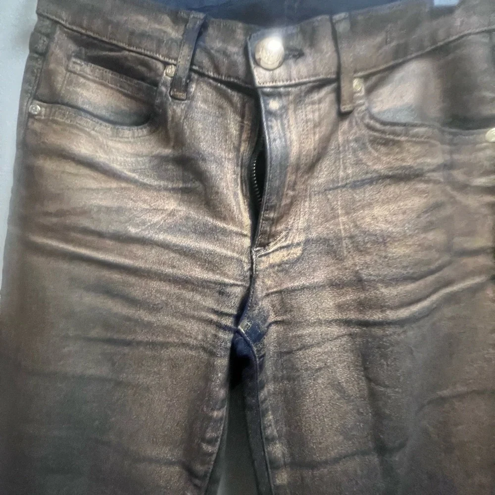 Juicy couture gold metallic jeans 77% cotton 21% polyester—elastic.